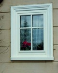 Fenster mit Sprossenrahmen und individueller Außenverkleidung